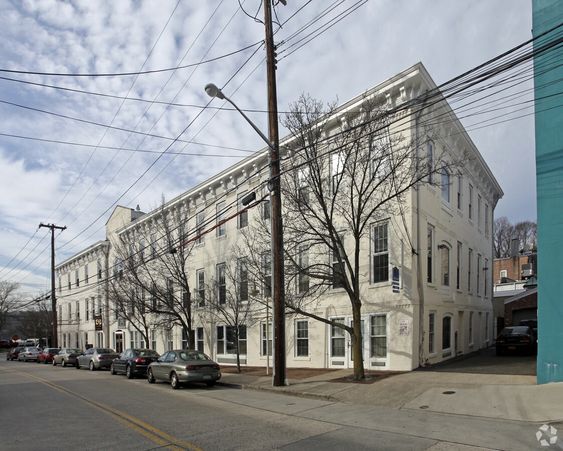 24 Woodbine Ave, Northport, NY 11768