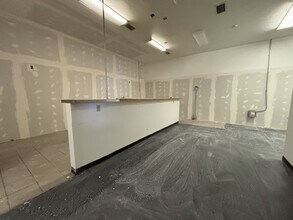 220 S Cliff Ave, Harrisburg, SD for lease Interior Photo- Image 1 of 8