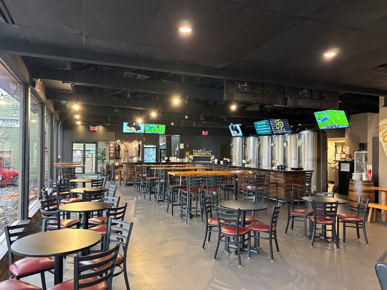 16087 Perry Hwy, Warrendale, PA for lease - Building Photo - Image 3 of 4