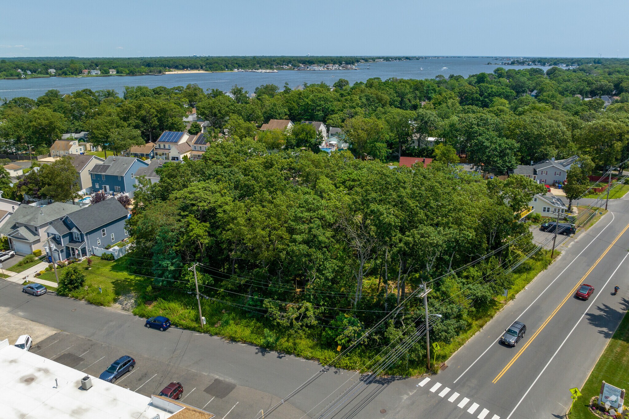 738 Mantoloking Rd, Brick, NJ for sale Primary Photo- Image 1 of 1