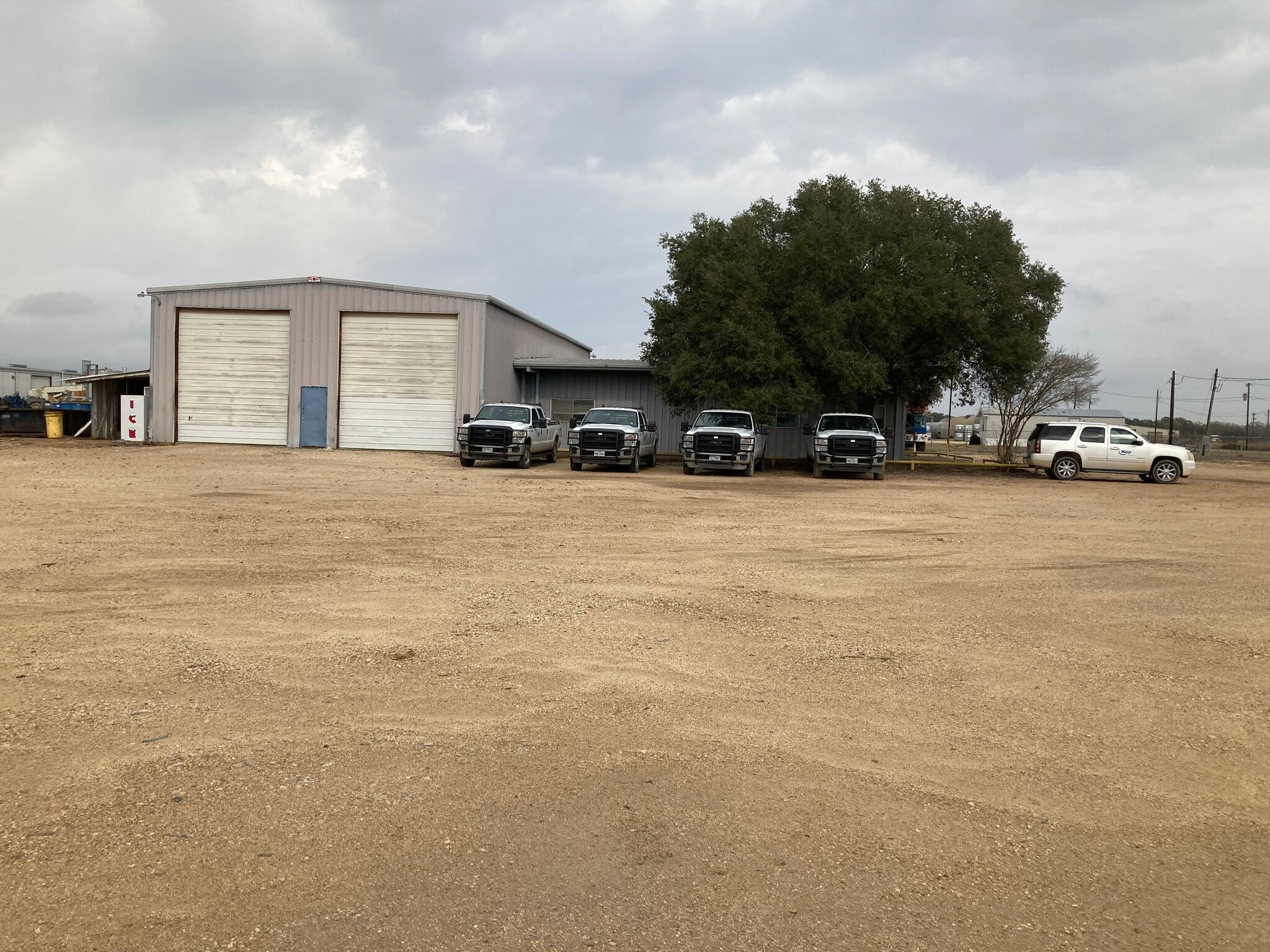 1074 CR 237, Giddings, TX 78942 5,360 SF Industrial Flex on 4.62 AC