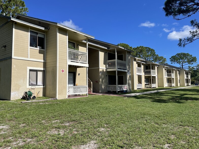 300 Mercury Ave SE, Palm Bay, FL for sale - Primary Photo - Image 1 of 10