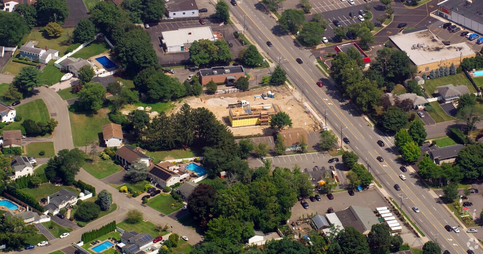 2061 Jericho Tpke, Commack, NY for sale - Primary Photo - Image 1 of 1