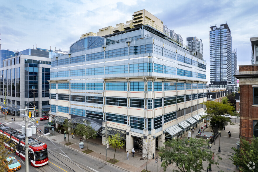 905 King St W, Toronto, ON for lease - Building Photo - Image 3 of 6