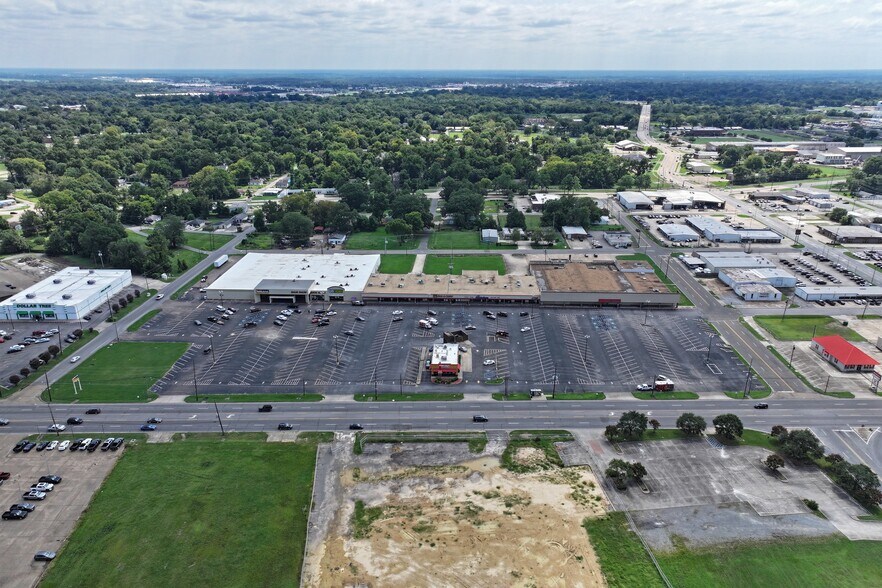 1900-2020 Louisville Ave, Monroe, LA for lease - Building Photo - Image 2 of 5