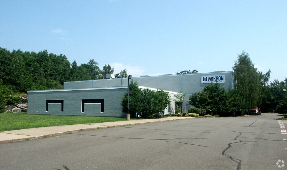 600 Pepper St, Monroe, CT 06468