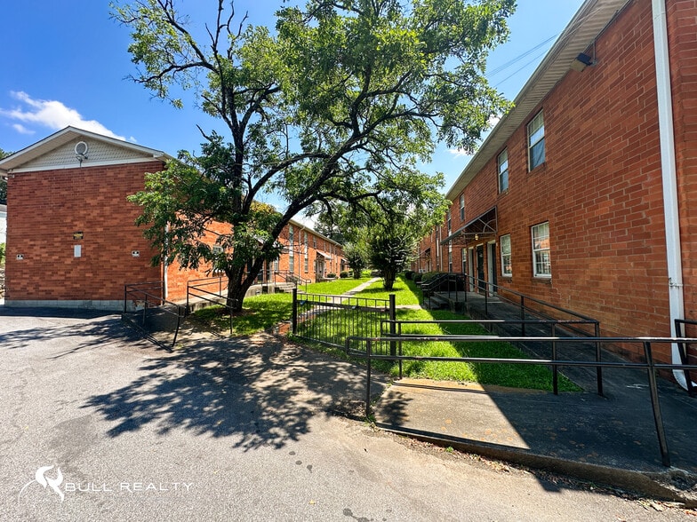 2099 Martin Luther King Dr, Atlanta, GA for sale - Building Photo - Image 3 of 20