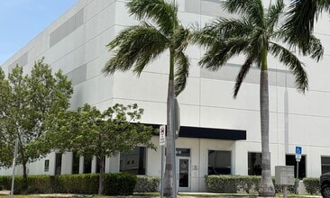 3413 Mcintosh Rd, Hollywood, FL for lease Building Photo- Image 2 of 3
