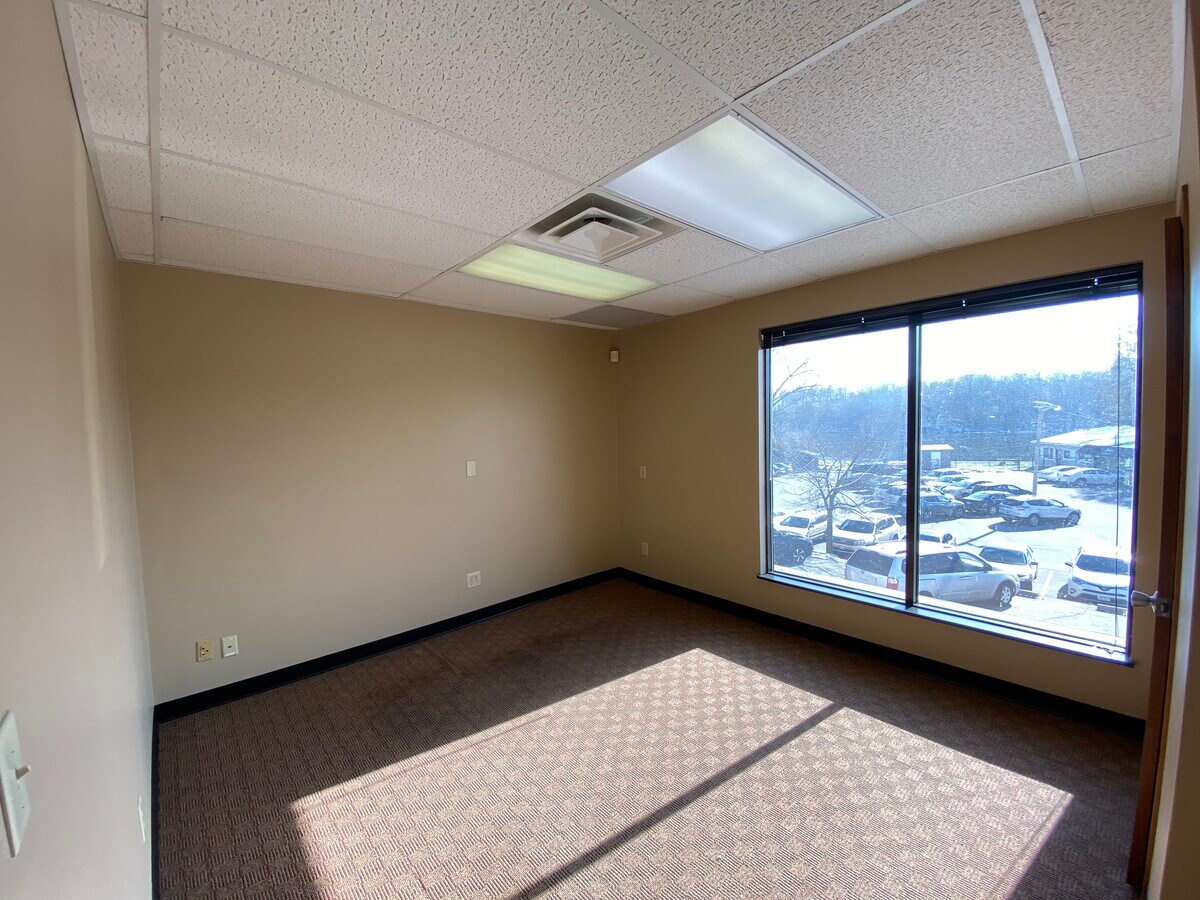 3416 Blackhawk Rd, Rock Island, IL 61201