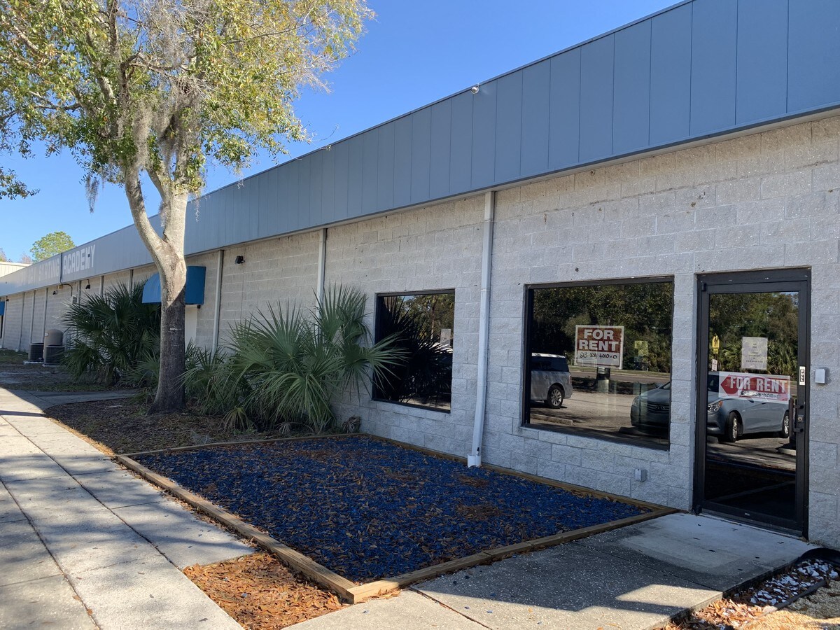 255 Forest Lake Blvd S, Oldsmar, FL 34677