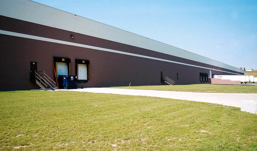 2477 Edison Blvd, Twinsburg, OH for lease - Building Photo - Image 2 of 5