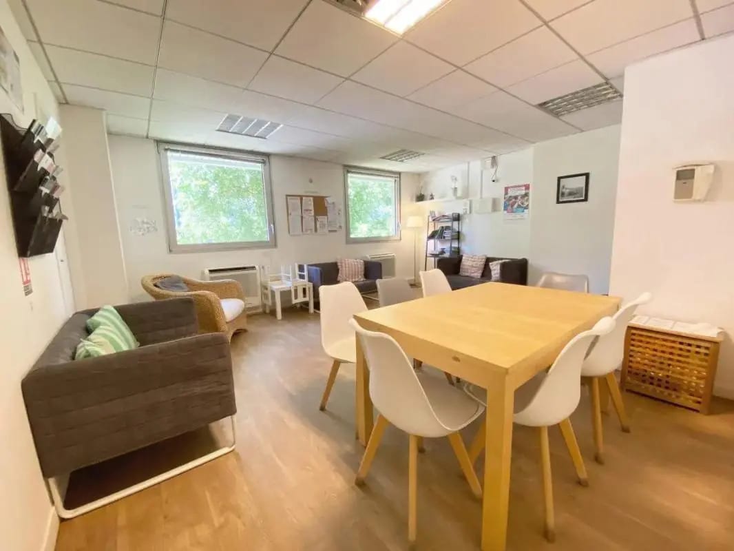 Office in Boulogne-Billancourt for lease Interior Photo- Image 1 of 9