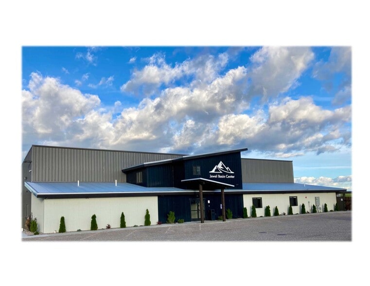 218 Sportsman Ln, Bigfork, MT for lease - Building Photo - Image 1 of 9