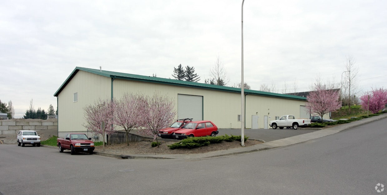 2160 NE 240th Ave, Wood Village, OR for lease Building Photo- Image 1 of 3