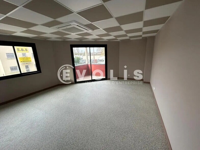 Office in Ormoy for lease - Interior Photo - Image 3 of 6