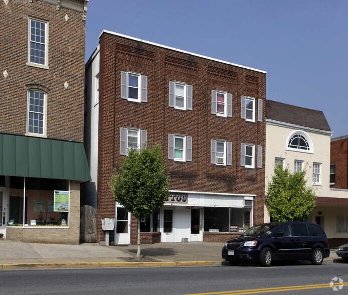 17 S Royal Ave, Front Royal, VA 22630