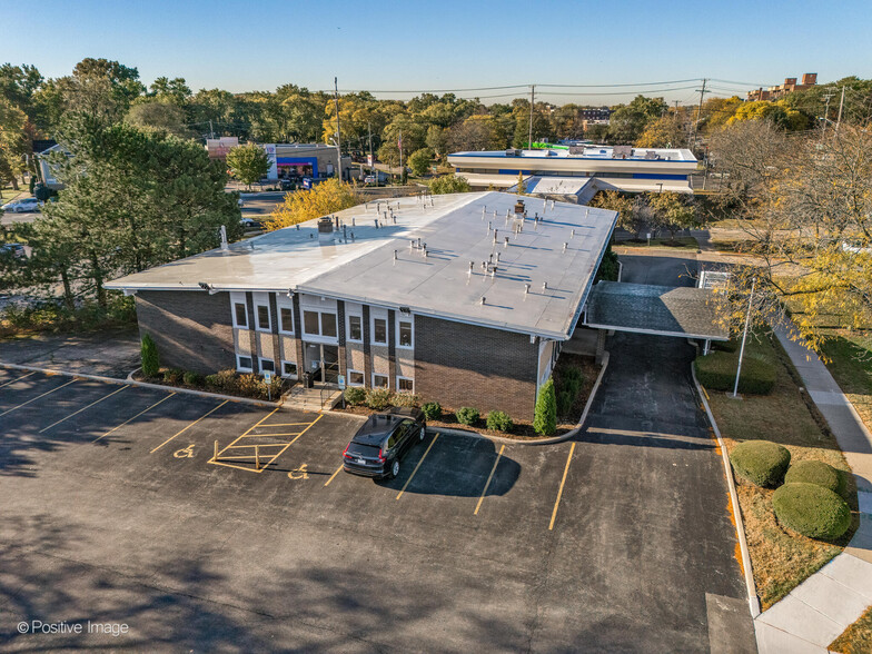 9631 Gross Point Rd, Skokie, IL for sale - Building Photo - Image 3 of 47