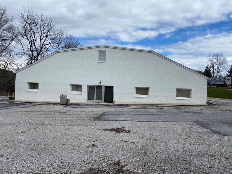 9335 Susquehanna Trl S, Seven Valleys, PA for sale - Building Photo - Image 1 of 3