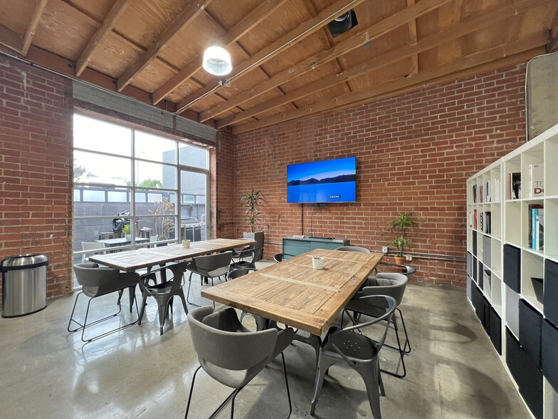 3390 Robertson Pl, Los Angeles, CA for lease - Building Photo - Image 1 of 3