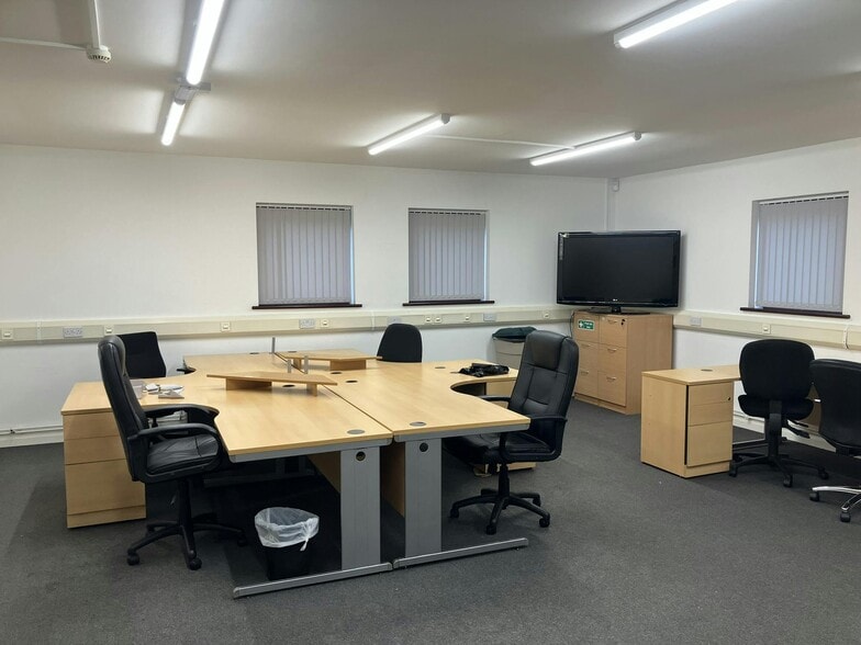 Meadowbank Way, Eastwood for lease - Building Photo - Image 3 of 10