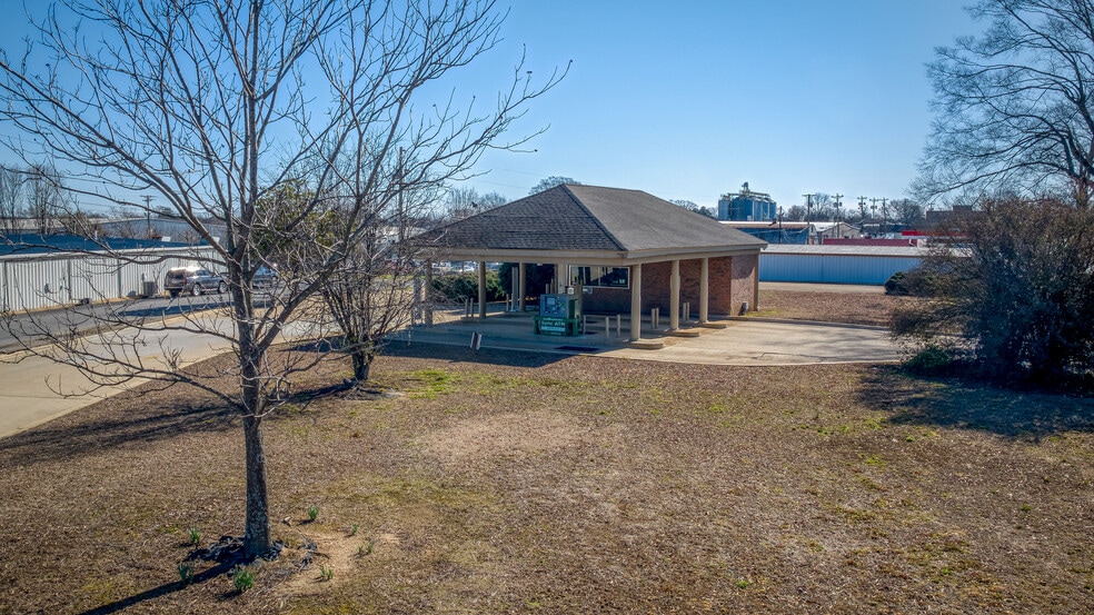 305 4th Ave SW, Red Bay, AL for sale - Building Photo - Image 3 of 12