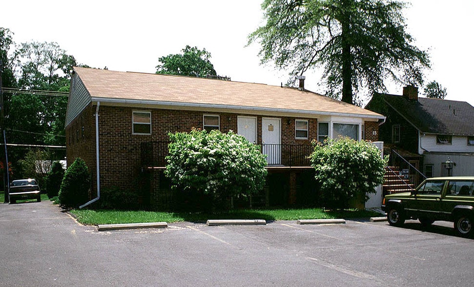 13-15 E Deer Park Buildings portfolio of 3 properties for sale on LoopNet.com - Primary Photo - Image 3 of 3