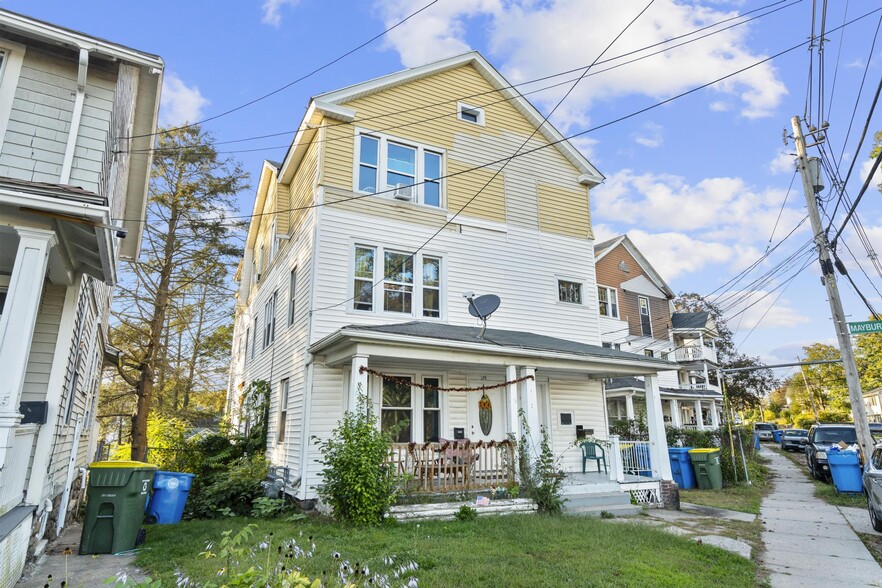 9 Unit Portfolio in Waterbury's East End portfolio of 3 properties for sale on LoopNet.com - Building Photo - Image 3 of 10