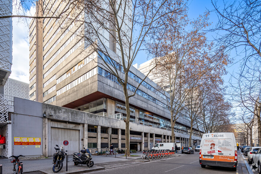 Office in Lyon for lease - Building Photo - Image 2 of 3