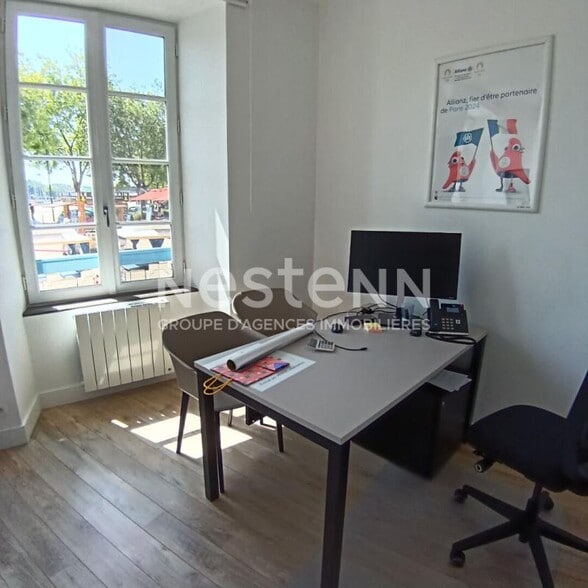 Office in Vannes for lease - Building Photo - Image 3 of 4
