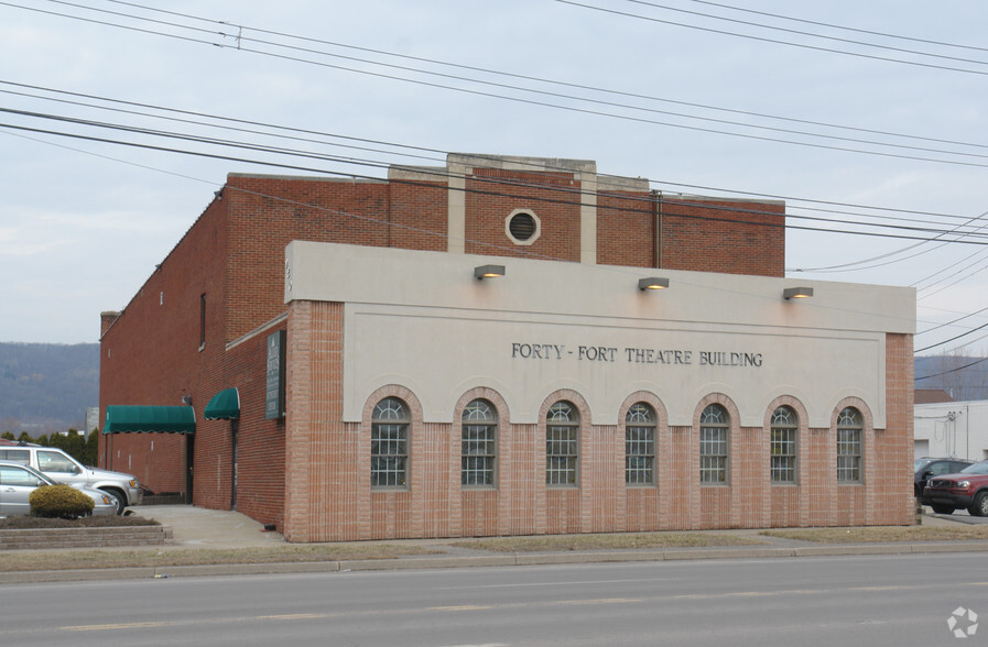 920 Wyoming Ave, Forty Fort, PA for lease - Building Photo - Image 3 of 8