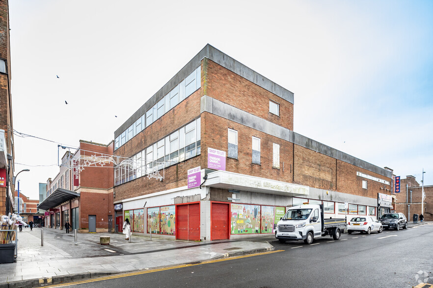 2-36 Marina Walk, Ellesmere Port for lease - Building Photo - Image 2 of 3