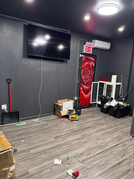 527 Nostrand Ave, Brooklyn, NY for lease - Building Photo - Image 2 of 6