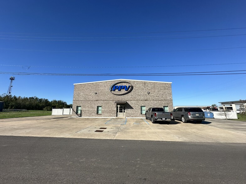 3001 S Darla Ave, Gonzales, LA for lease - Building Photo - Image 2 of 28