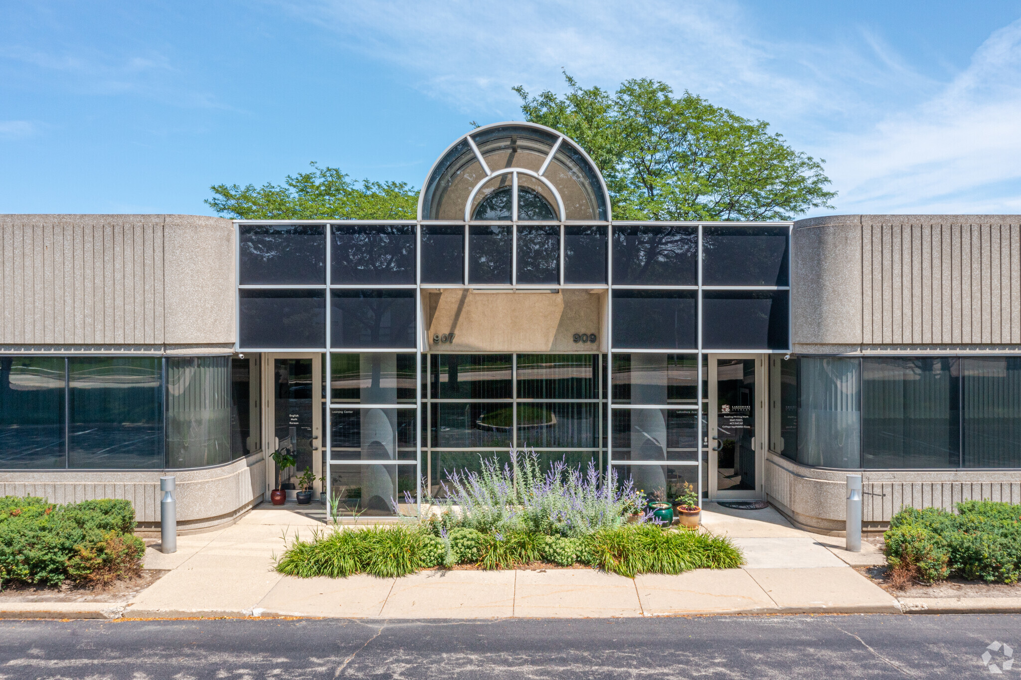 3400 Dundee Road: Luxurious Living In Northbrook, Illinois