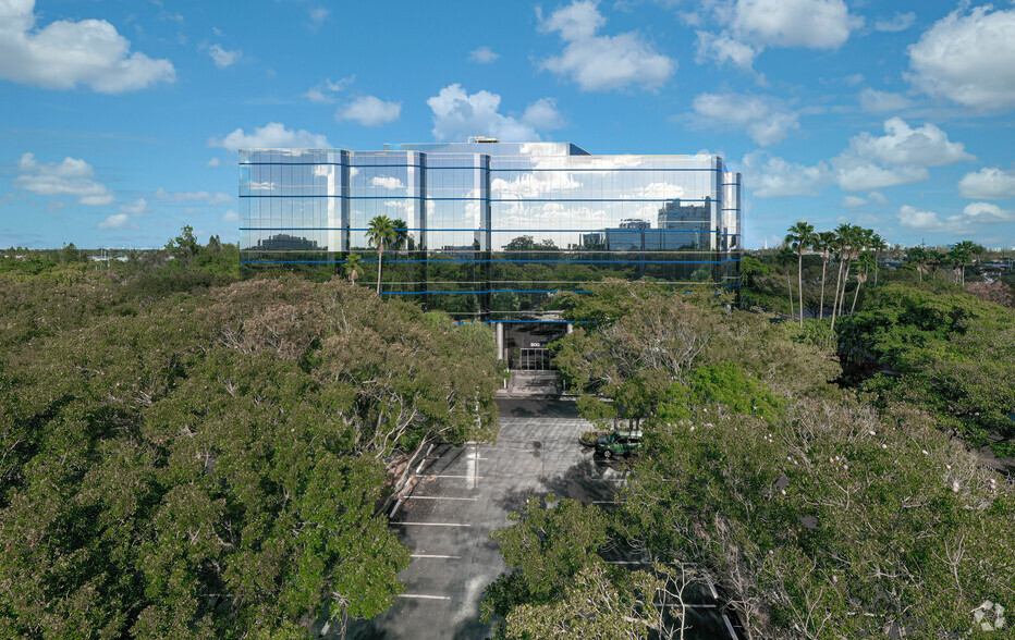 800 Corporate Dr, Fort Lauderdale, FL for lease - Building Photo - Image 3 of 7