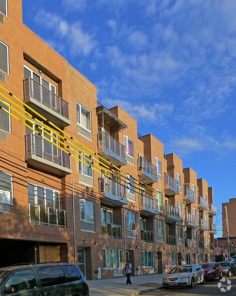 32-28 137th St, Flushing, NY for sale - Primary Photo - Image 1 of 1