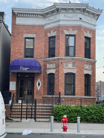 3802 31st Ave, Astoria, NY for sale - Primary Photo - Image 1 of 1