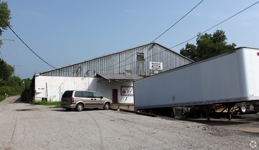 211 Swans Ln, Saint Albans, WV for sale - Building Photo - Image 2 of 19