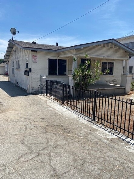 6502-6506 Flora Ave, Bell, CA for sale - Building Photo - Image 2 of 12