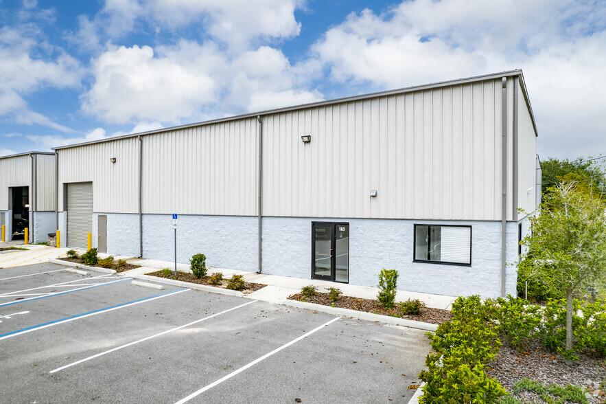 260-278 Springview Commerce Dr, Debary, FL for lease - Primary Photo - Image 1 of 8