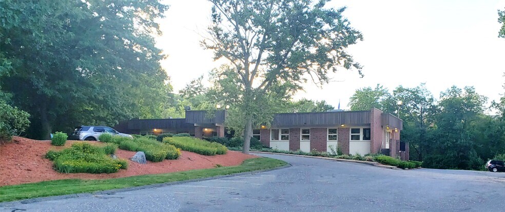 714 Chase Pky, Waterbury, CT for sale - Building Photo - Image 1 of 1