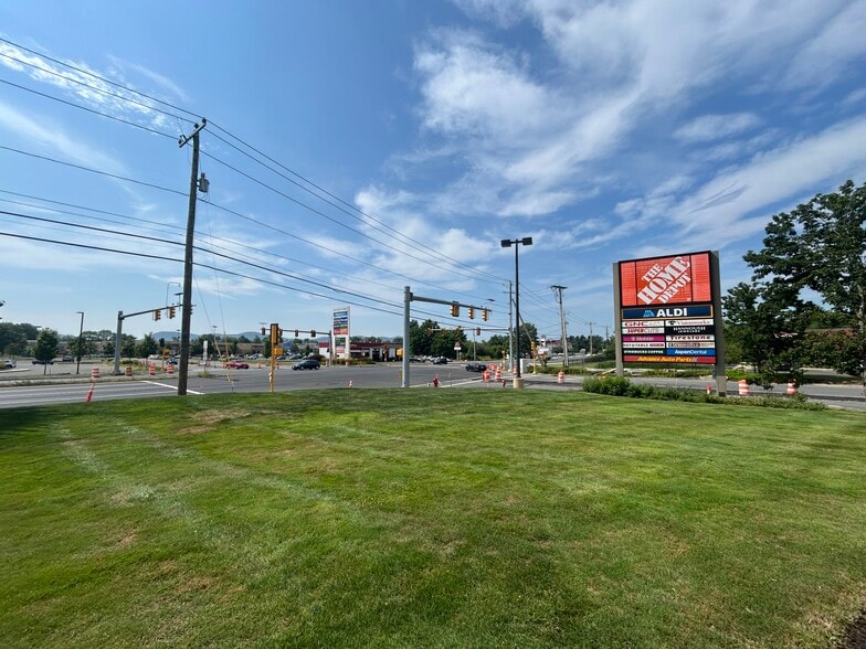 344 Russell St, Hadley, MA for lease - Building Photo - Image 2 of 4