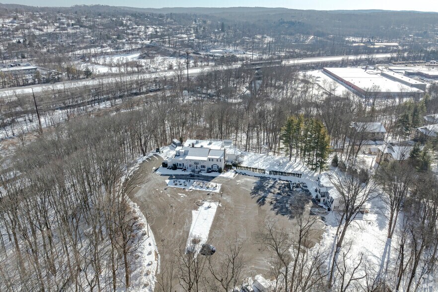 271 Federal Rd, Brookfield, CT for sale - Building Photo - Image 2 of 5