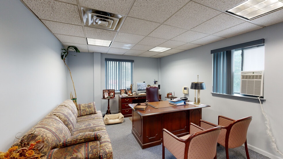 16 Bourbon St, Peabody, MA for sale - Building Photo - Image 2 of 6