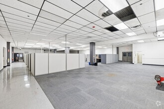 92 Deerfield Rd, Windsor, CT for lease Interior Photo- Image 2 of 12