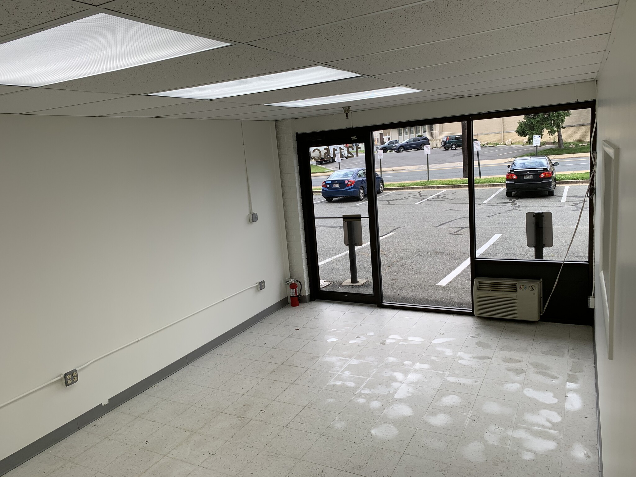 12115 Parklawn Dr, Rockville, MD for lease Interior Photo- Image 1 of 4