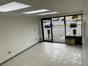 12115 Parklawn Dr, Rockville, MD for lease Interior Photo- Image 1 of 4