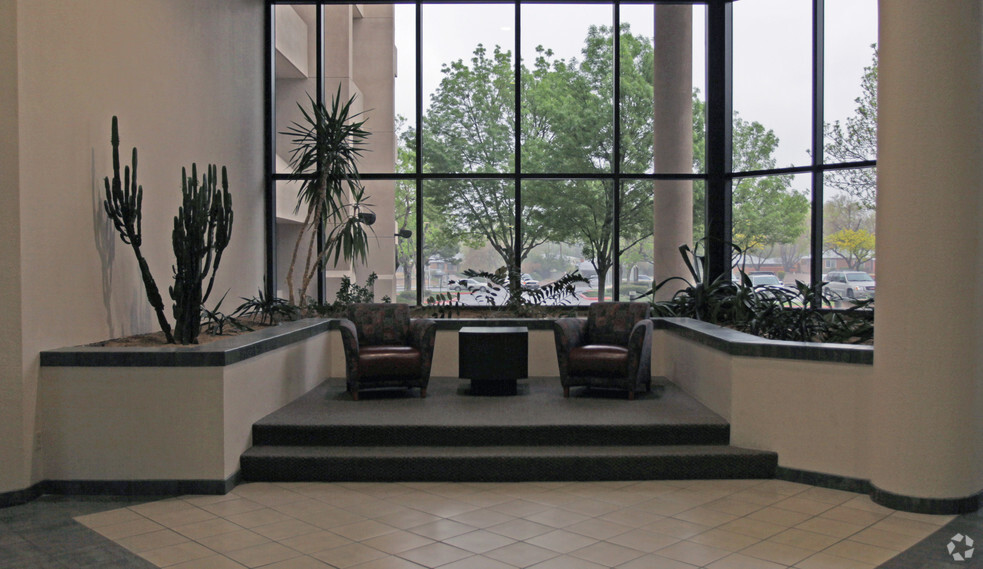 8500 Menaul Blvd NE, Albuquerque, NM for lease - Lobby - Image 2 of 80