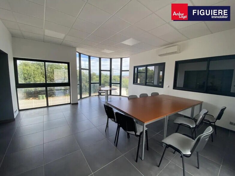 17 Rue Du Jaume, Châteauneuf-les-Martigues for sale - Interior Photo - Image 2 of 7