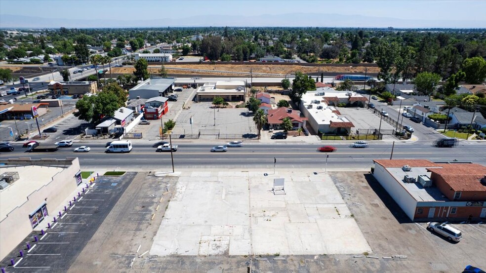 1818 Brundage Ln, Bakersfield, CA for sale - Building Photo - Image 3 of 8